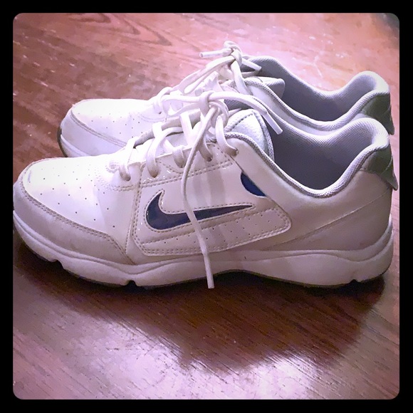 nike boys size 4